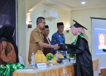 Pelaksana Tugas (Plt.) Sekda Barru, Mewakili Bupati Barru, Hadiri Wisuda ke-XVI Akademi Keperawatan YAPI Barru