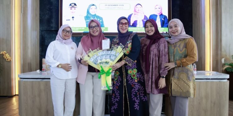 Bupati Barru, Membuka Workshop Hari Ibu Merangkai Buket Bunga, Mengasah Kreatifitas, Meraih Kasih Ibu