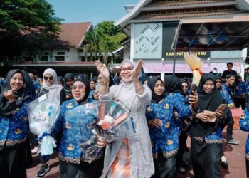 Bupati Barru Bertindak Selaku Inspektur Upacara di Hari Ibu ke-97, Dirangjaikan Penyerahan SK PPPK Paruh Waktu