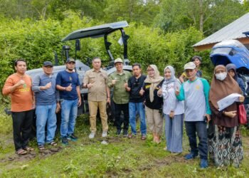 Wakil Bupati Barru, Dr. Ir. Abustan Andi Bintang, M.Si., Berikan Pengarahan Kepada Penerima Bantuan Alsintan TR 4 di Tompo