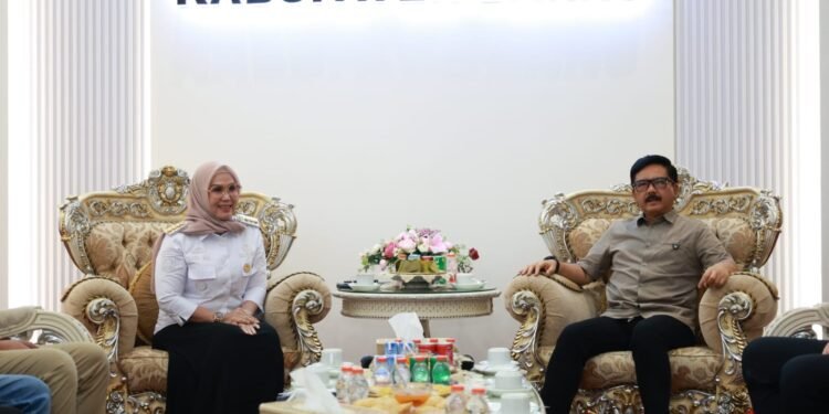 Bupati Barru, Menerima Kunjungan Mantan Panglima TNI, Sekaligus Memperkenalkan Berbagai Potensi di Kabupaten Barru