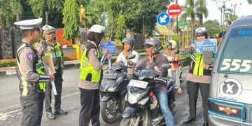 Hari Kedua Operasi Keselamatan Pallawa 2026, Polres Barru Melaksanakan Edukasi Langsung Kepada Pengguna Jalan