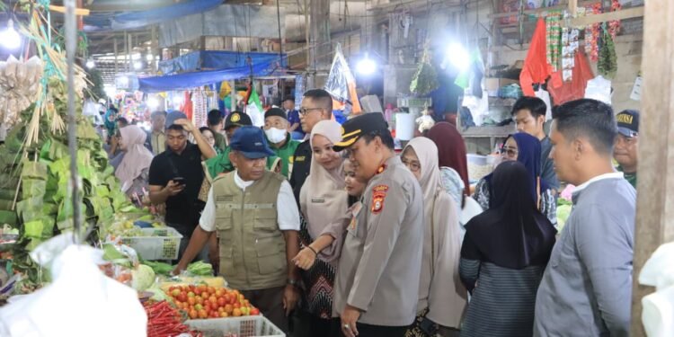 Wakapolres Barru di Dampingi Kasat Reskrim, Harga Bahan Pokok Terpantau Stabil