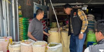 Satgas Pangan Polres Barru Memastikan Stok Bahan Pokok di Pasar Tradisional Dalam Kondisi Aman dan Stabil