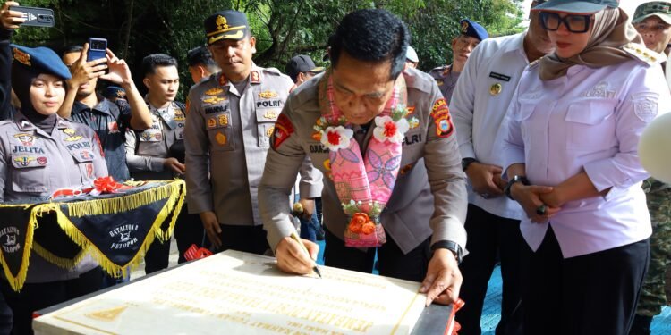 Kepolisian Daerah Sulawesi Selatan Bangun Akses Desa, Kapolda Resmikan Jembatan Gantung Dusun Pakka