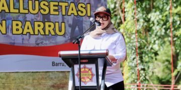 Andi Ina Kartika Sari Sampaikan Terima Kasih kepada Djuhandani Rahardjo Puro atas Pembangunan Jembatan Gantung di Dusun Pakka