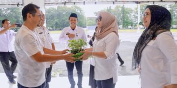 Bupati Andi Ina Kartika Sari Resmikan Gerakan Tanam Cabai Bersama ASN di Barru