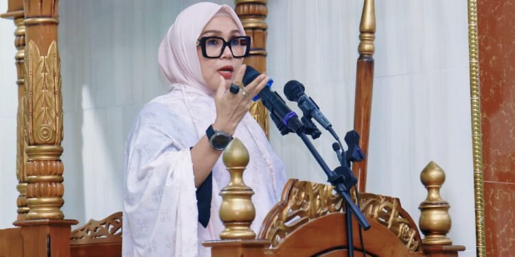 Safari Ramadan Malam Ketujuh, Andi Ina Kartika Sari Silaturahmi dengan Warga di Masjid Nurul Anfaq Pujananting