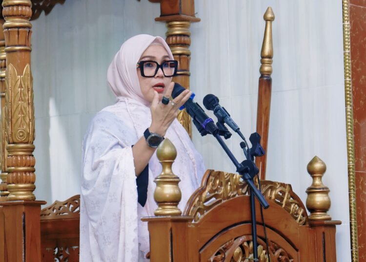 Safari Ramadan Malam Ketujuh, Andi Ina Kartika Sari Silaturahmi dengan Warga di Masjid Nurul Anfaq Pujananting