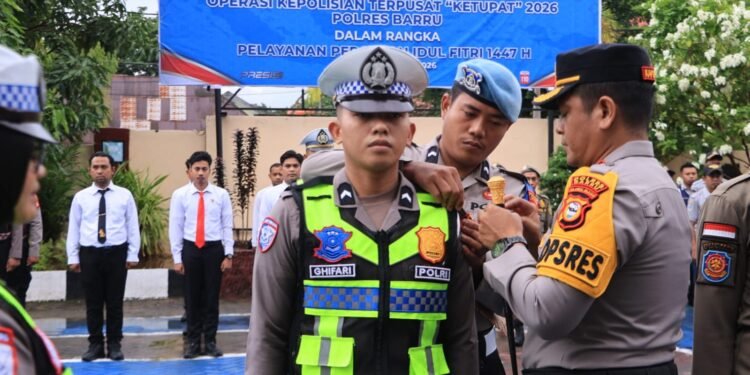 Kapolres Barru Pimpin Apel Gelar Pasukan Operasi Ketupat Pallawa 2026