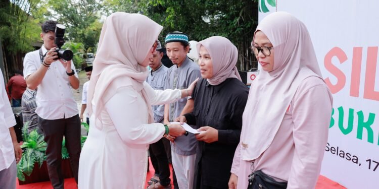 Ribuan Warga Padati Rujab Bupati Barru, Bukber Andi Ina Kartika Sari Penuh Kebersamaan