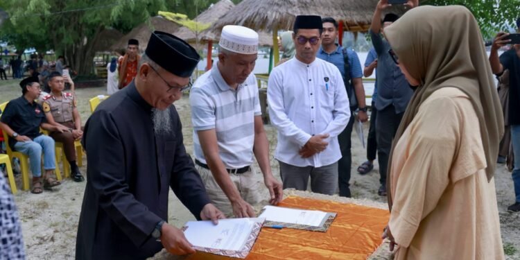 Bupati Barru Saksikan Penandatanganan Kerja Sama, Lasonrai Beach Resmi Dibuka Kembali