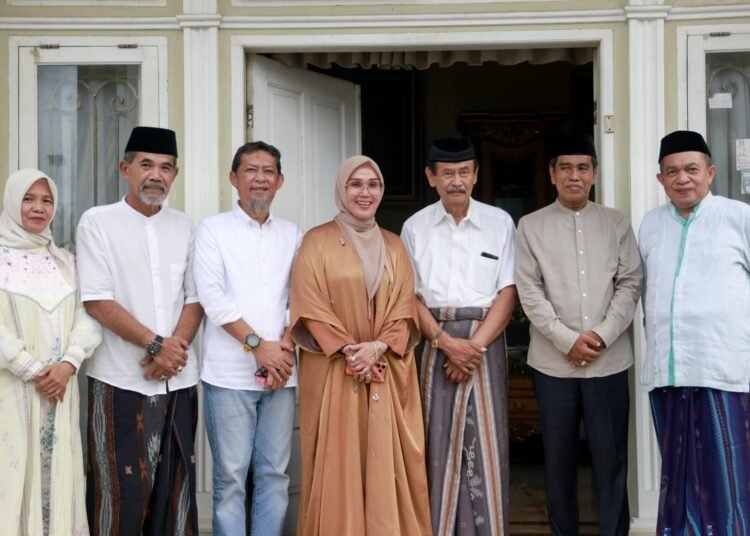 Momen Lebaran, Bupati Barru Andi Ina dan Suami Sambangi Mantan Bupati Barru Andi Muhammad Rum