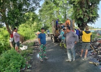 Kolaborasi Warga dan DLH Wujudkan Berarue Bebas Sampah