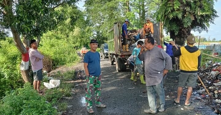Kolaborasi Warga dan DLH Wujudkan Berarue Bebas Sampah