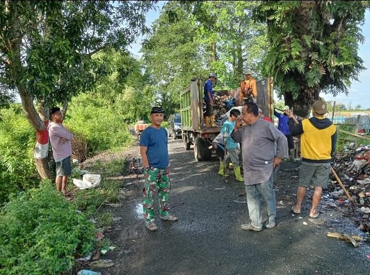 Kolaborasi Warga dan DLH Wujudkan Berarue Bebas Sampah