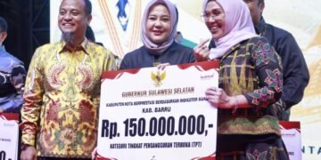 Bupati Andi Ina Kartika Sari Terima Penghargaan dari Andi Sudirman Sulaiman, Barru Unggul Tekan Pengangguran