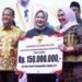 Bupati Andi Ina Kartika Sari Terima Penghargaan dari Andi Sudirman Sulaiman, Barru Unggul Tekan Pengangguran