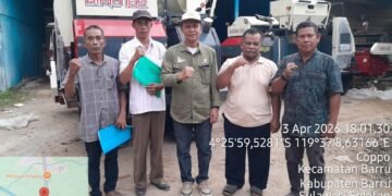 Pemkab Barru Serahkan Combine Harvester, Dorong Modernisasi Pertanian