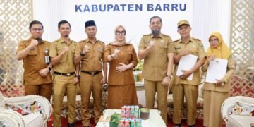 Bupati Barru Serahkan SK Plt kepada Tiga Pejabat Dinas Kesehatan