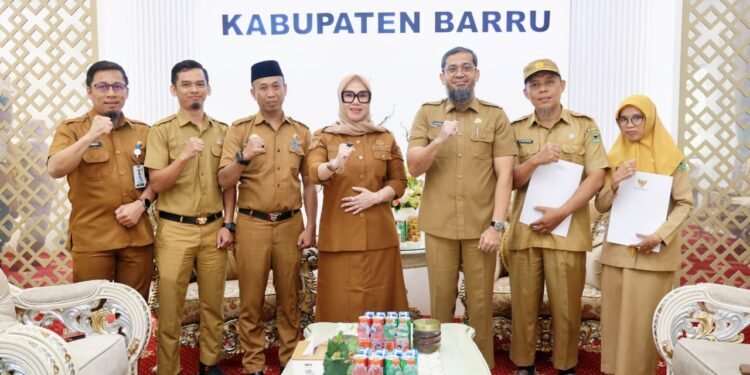 Bupati Barru Serahkan SK Plt kepada Tiga Pejabat Dinas Kesehatan