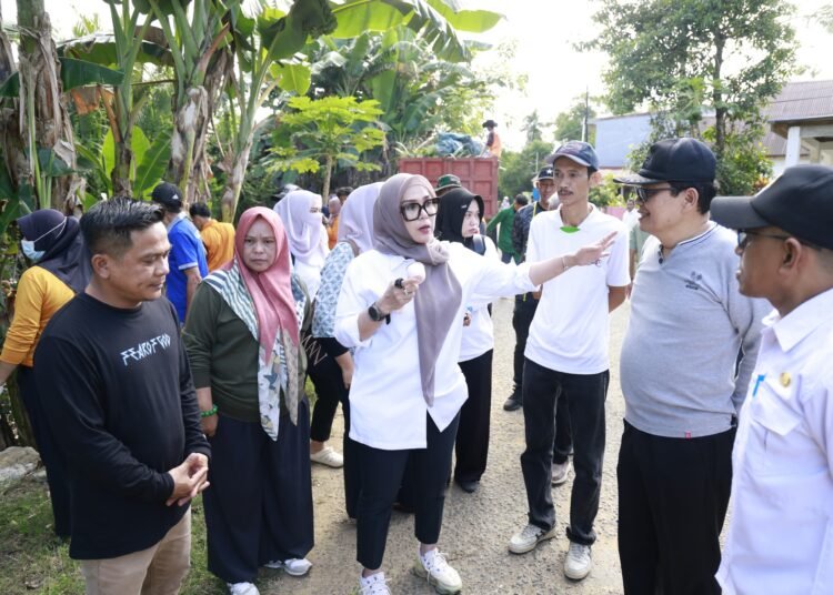 Bupati Barru Andi Ina Kartika Sari Tinjau Sungai Jadi “TPA Ilegal”, Instruksikan Pembersihan Segera