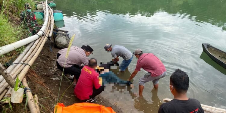 Mayat Perempuan Ditemukan Mengapung di Sungai Paria, Polisi Lakukan Penyelidikan