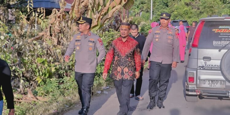 Kapolres Barru dan Bhayangkari Salurkan Bantuan untuk Korban Kebakaran di Lampoko