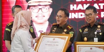 Kejari Barru Raih Penghargaan dari Lembaga Perlindungan Saksi dan Korban atas Keberhasilan Restitusi Korban