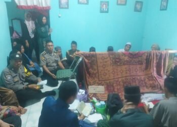 Polsek Mallusetasi Tunjukkan Kepedulian, Dampingi Prosesi Pemakaman Warga di Barru