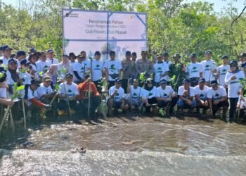Sinergi Peringatan Hari Bumi 2026, Polri–Pemda–Swasta Tanam Mangrove di Barru