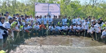 Sinergi Peringatan Hari Bumi 2026, Polri–Pemda–Swasta Tanam Mangrove di Barru