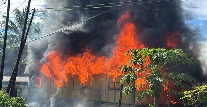 Dua Rumah Panggung di Lampoko Barru Ludes Terbakar, Korsleting Listrik Jadi Penyebab