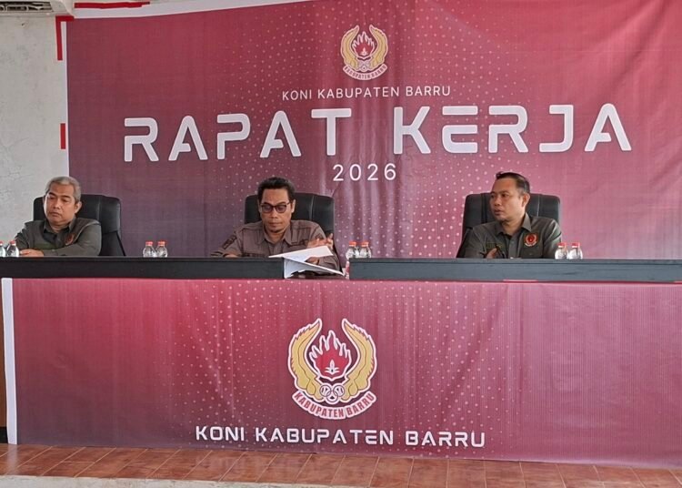 Kepala Disparekrafpora Barru Buka Rapat Kerja KONI Barru