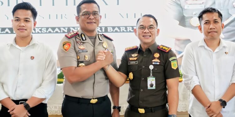 Kapolres Barru Beri Kejutan Ultah ke Kajari, Perkuat Sinergi Penegak Hukum