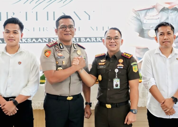 Kapolres Barru Beri Kejutan Ultah ke Kajari, Perkuat Sinergi Penegak Hukum