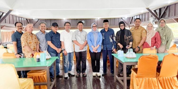 Bupati Barru Paparkan Capaian Pembangunan di Pertemuan KKDB Sultra di Kendari