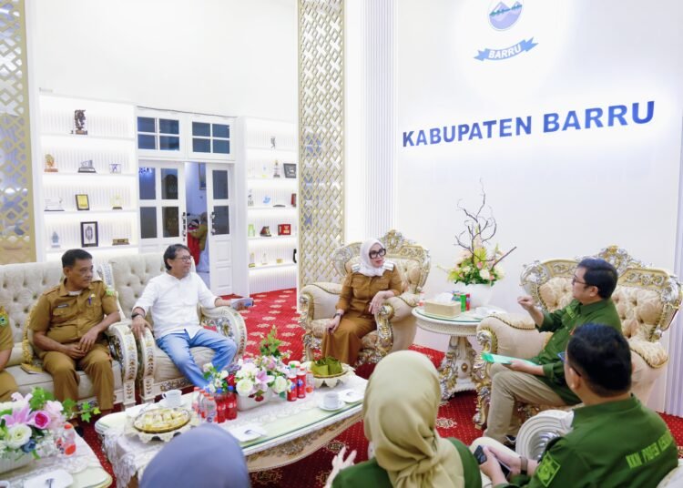 Bupati Barru Sambut Mahasiswa KKN Profesi Kesehatan Unhas untuk Penguatan Edukasi Masyarakat