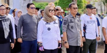 Bupati Barru Pimpin Aksi Rabu Bersih di Taman Makam Pahlawan  Bupati Barru Pimpin Gotong Royong