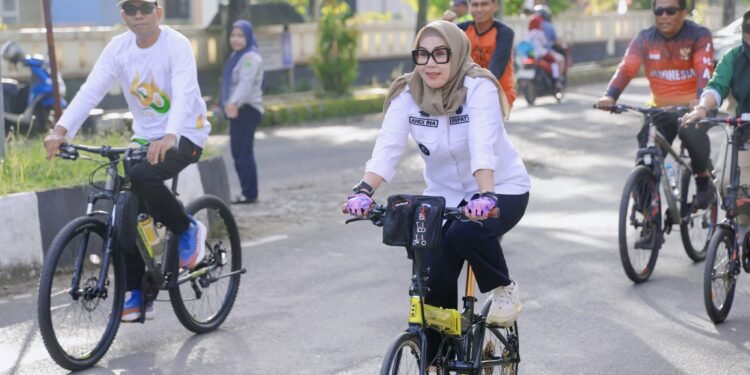 Bupati Barru Integrasikan Bike to Work dengan Gerakan Rabu Bersih