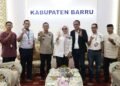 Bupati Barru Bahas Kolaborasi Ketenagakerjaan dan Pariwisata Bersama APS Makassar