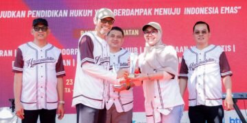 Bupati Barru Andi Ina Terima Hasanuddin Law School Award pada Dies Natalis ke-74 FH Unhas