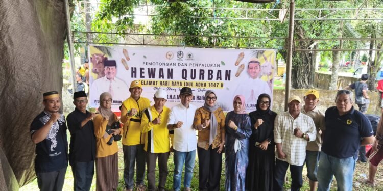 Pemotongan dan Penyaluran Hewan Qurban Idul Adha 1447 H oleh Andi Ina, NH, Rahman Pina dan Fraksi Golkar Barru