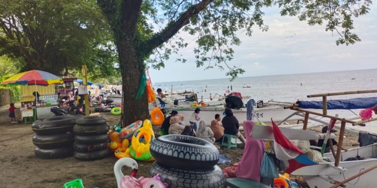 Panorama Wisata Ujung Batu Kabupaten Barru di Hari Kedua Idul Adha Dipadati Pengunjung