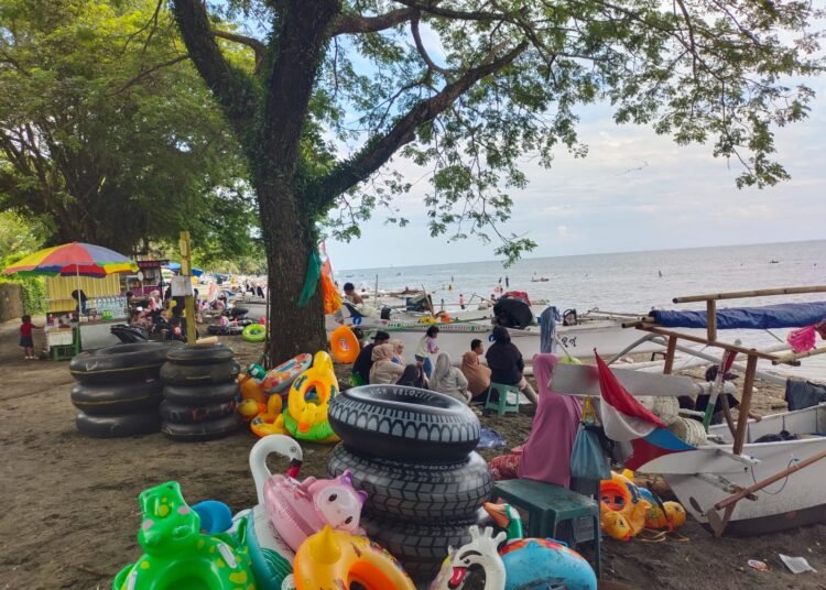 Panorama Wisata Ujung Batu Kabupaten Barru di Hari Kedua Idul Adha Dipadati Pengunjung