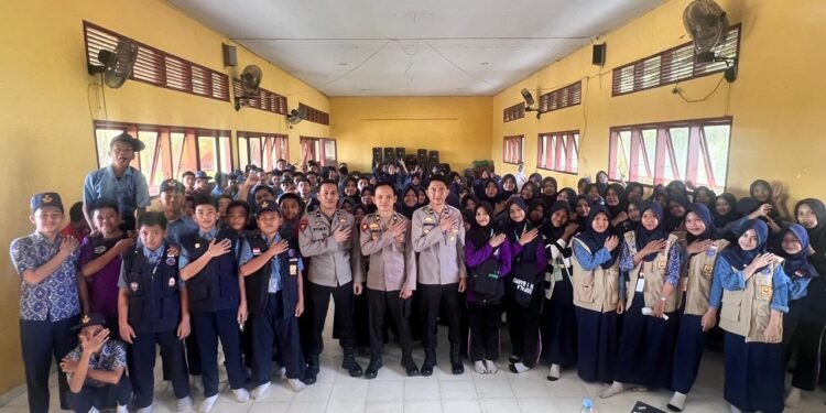 Polres Barru Edukasi Siswa SMPN 1 Barru tentang Bahaya Bullying dan Konsekuensi Hukumnya