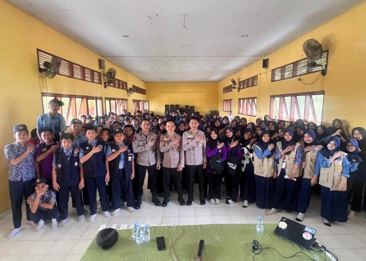 Polres Barru Edukasi Siswa SMPN 1 Barru tentang Bahaya Bullying dan Konsekuensi Hukumnya