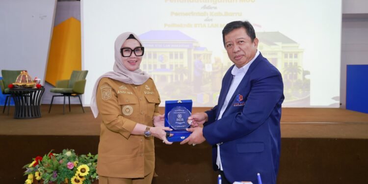 Bupati Barru dan Direktur STIA LAN Makassar Teken MoU, Siap Hadirkan Solusi Pembangunan Berbasis Riset