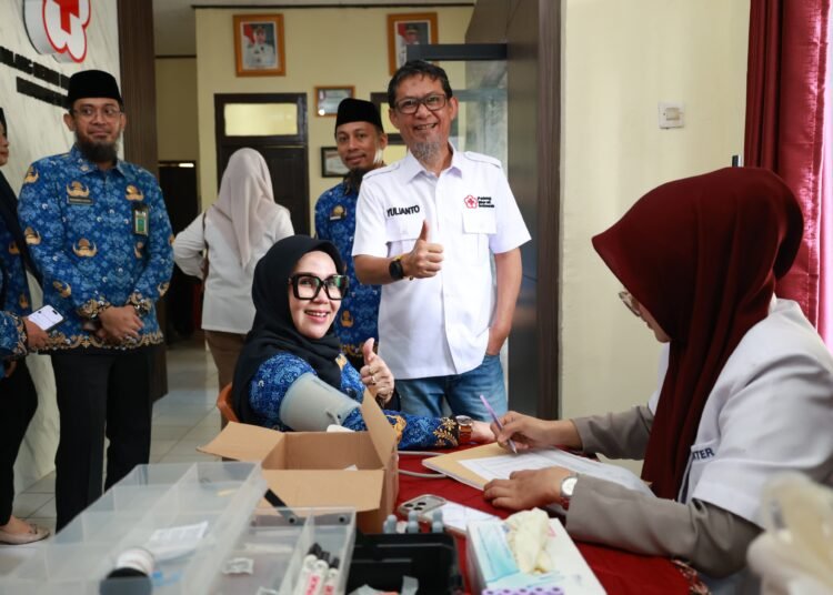 Bupati Barru Beri Teladan Donor Darah, Dorong Kepedulian Kemanusiaan