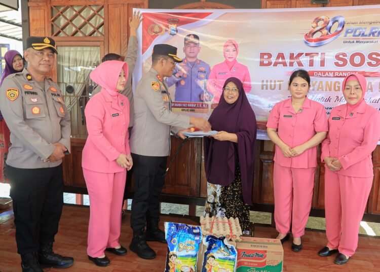 Sambut Hari Bhayangkara ke-80, Polres Barru Gelar Anjangsana ke Panti Asuhan dan Rumah Qur’an